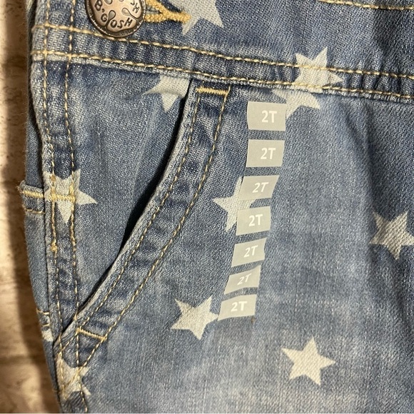 Oshkosh B’gosh Shortalls Kid’s Sz‎ 2T Denim with Stars Carpenter NEW - Picture 2 of 10